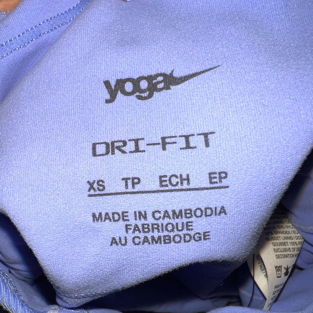 Nike Yoga Set - Picture 5 of 8